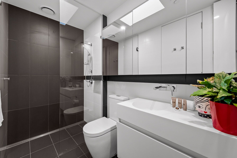 Bathroom, StayCentral - East Brunswick Penthouse with Study, Melbourne