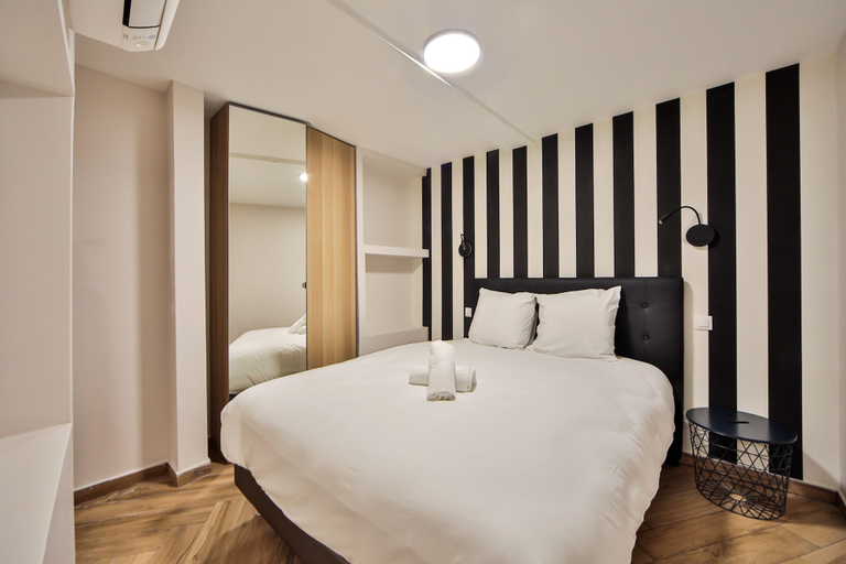 Bedroom 3, Blue Night International 49, Paris