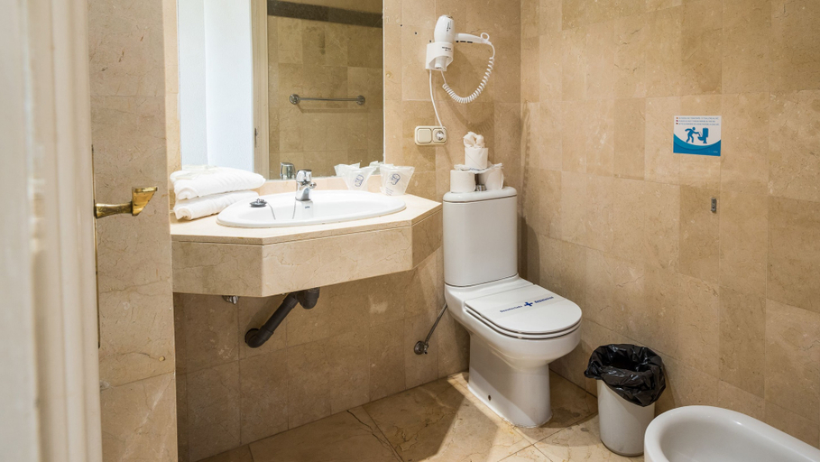 Bathroom 3, BLUESEA Callao Garden, Santa Cruz de Tenerife