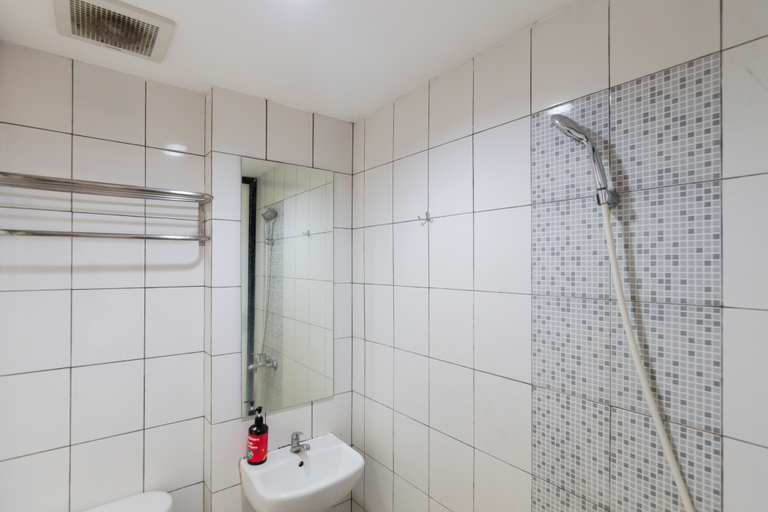 Bathroom 4, RedDoorz Plus near ICE BSD 2, Tangerang Selatan