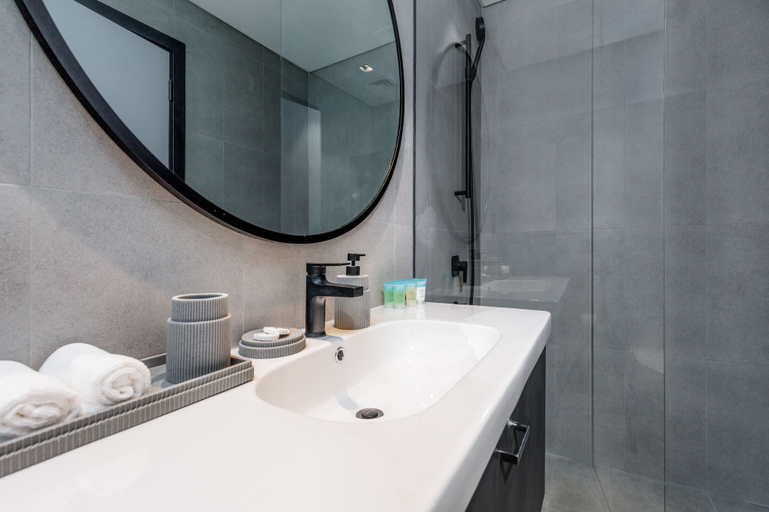 Bathroom 4, Waves - Urban Retreat Waterfront Elegance at 15 Northside, Dubai