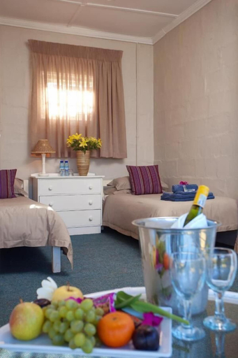 Bedroom 4, Trennerys Hotel, Amathole