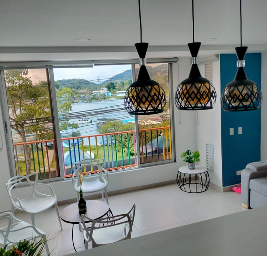 Food & Drinks, Edificio Avenida Malecon, Guatapé