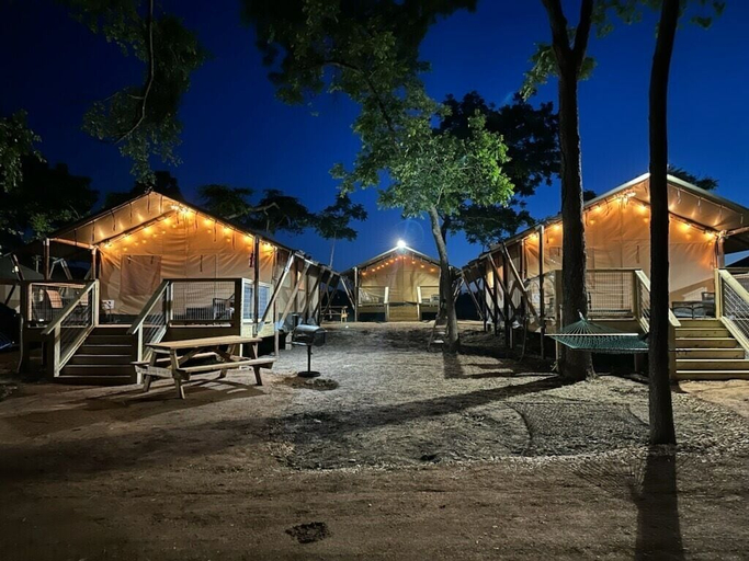 Exterior & Views 2, Sons Rio Cibolo Safari Cabin 1, Guadalupe