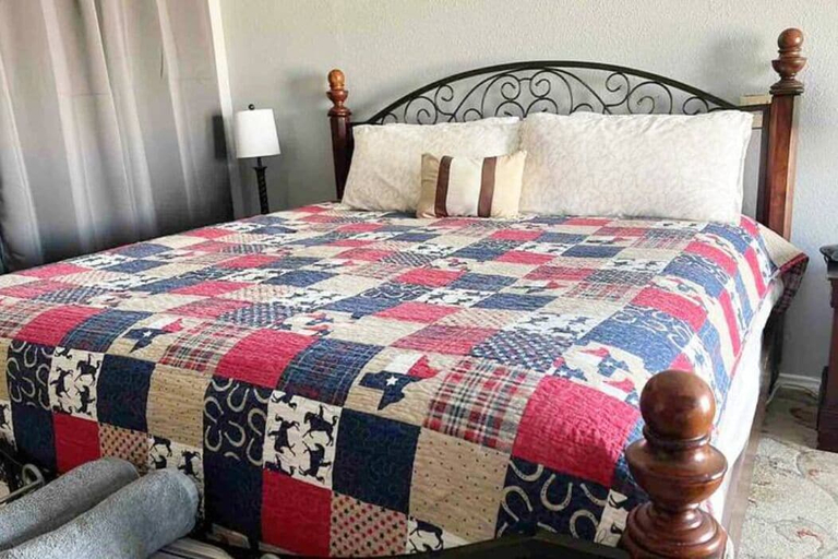 Bedroom 3, Beautiful Kayewood Waterfront Retreat, Denton