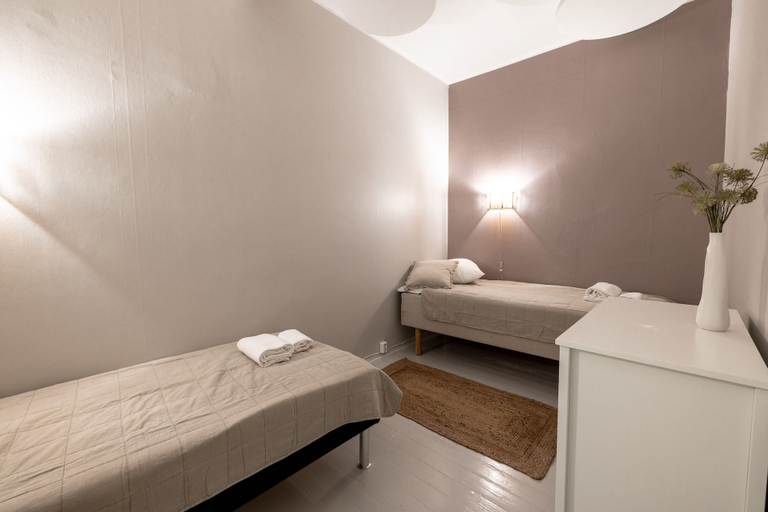 Bedroom 2, 2ndhomes Bright & Spacious 5BR Apartment, Uusimaa