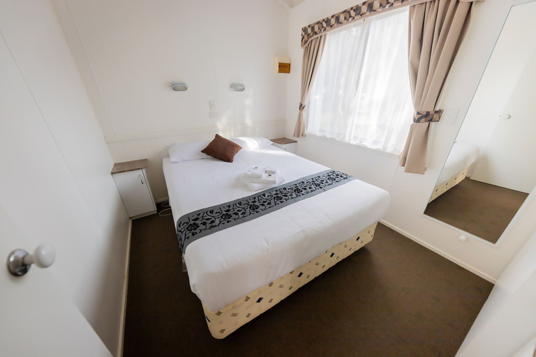 Bedroom 2, BIG4 Breeze Holiday Parks - Eildon, Murrindindi - East