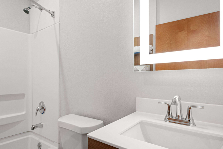 Bathroom 4, Microtel Inn & Suites by Wyndham Houma, Terrebonne