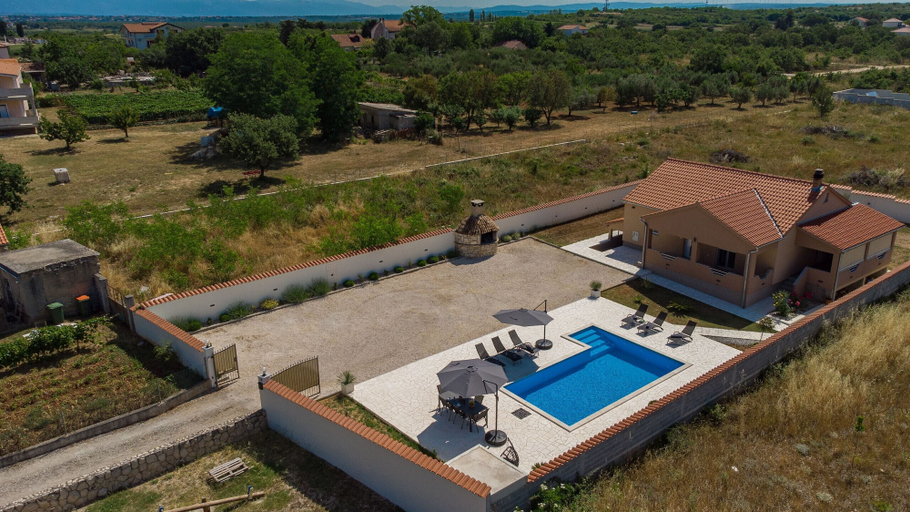 Exterior & Views 2, Villa Jenny, Poličnik