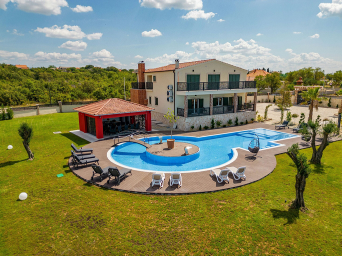 Sport & Beauty 1, Villa Leon, Poličnik
