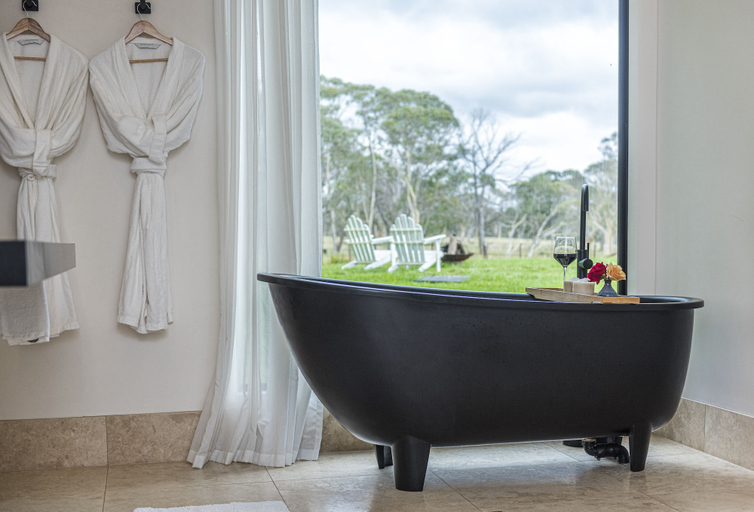 Bathroom 4, The Vale Penrose, Wingecarribee