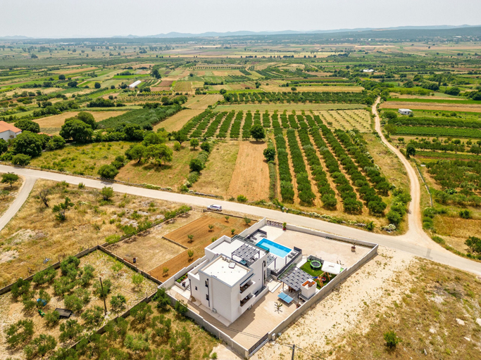 Others 5, Villa Katarina, Benkovac