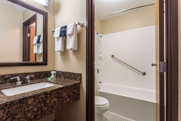 Bathroom 5, AmericInn by Wyndham New Richmond, Saint Croix