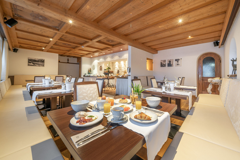 Food & Drinks 4, Edelweiss echt-charmant, Imst