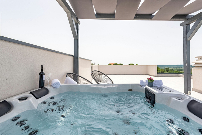 Others 5, Villa Katarina, Benkovac