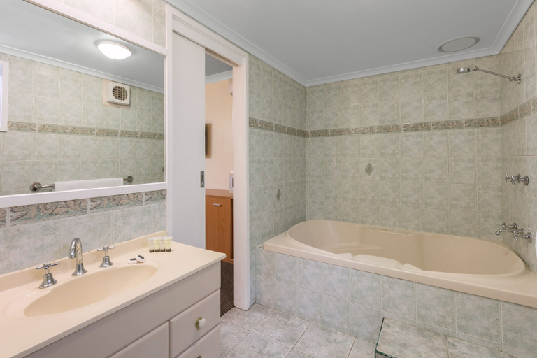 Bathroom 4, Best Western Governor Gipps Motor Inn, Latrobe - Traralgon