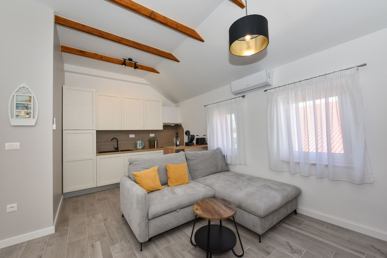 Others 5, Villa Mediteran, Privlaka
