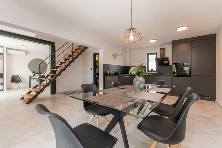 Others 5, Villa Blackwood, Zadar