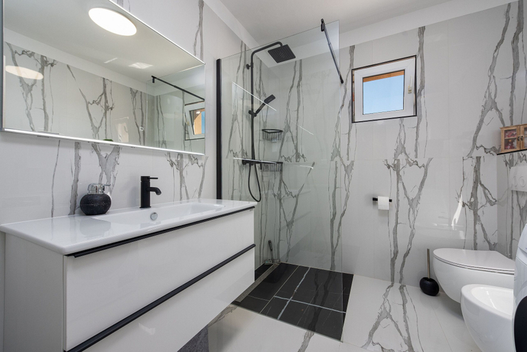 Bathroom, Villa Jenny, Poličnik