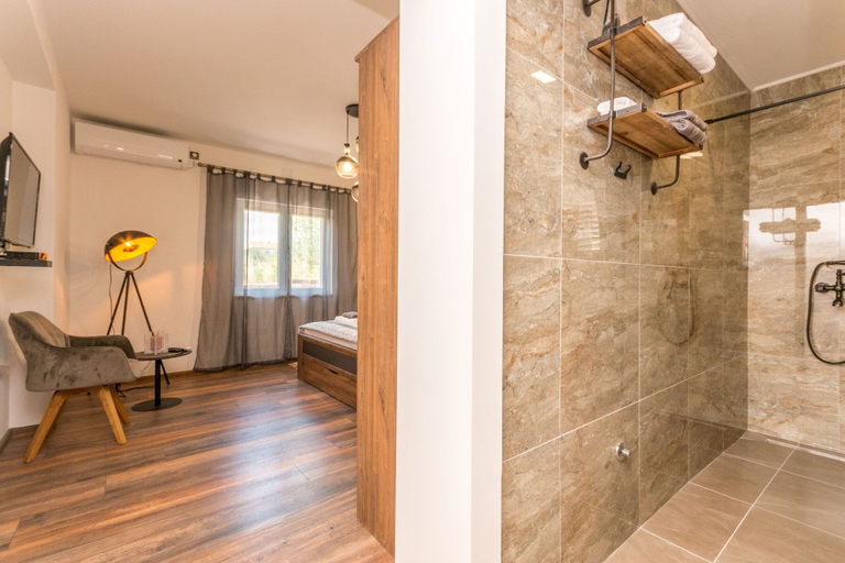 Bathroom 3, Villa Nikolina, Polača