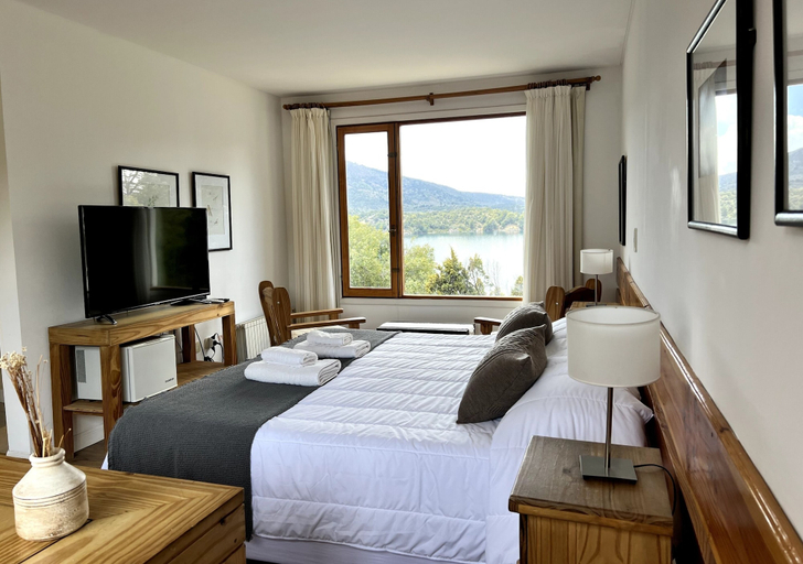 Bedroom 4, La Balconada by DOT Boutique, Aluminé