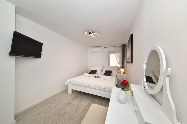 Others 2, Villa Mediteran, Privlaka