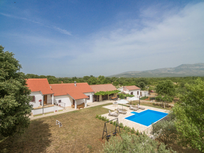 Others 5, Villa Vitis, Promina