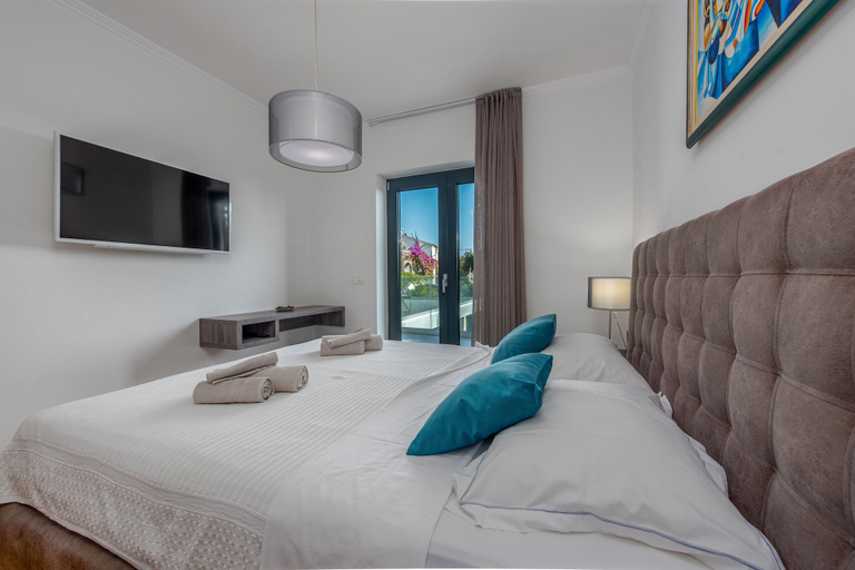Bedroom 3, Vila Coratina, Novalja