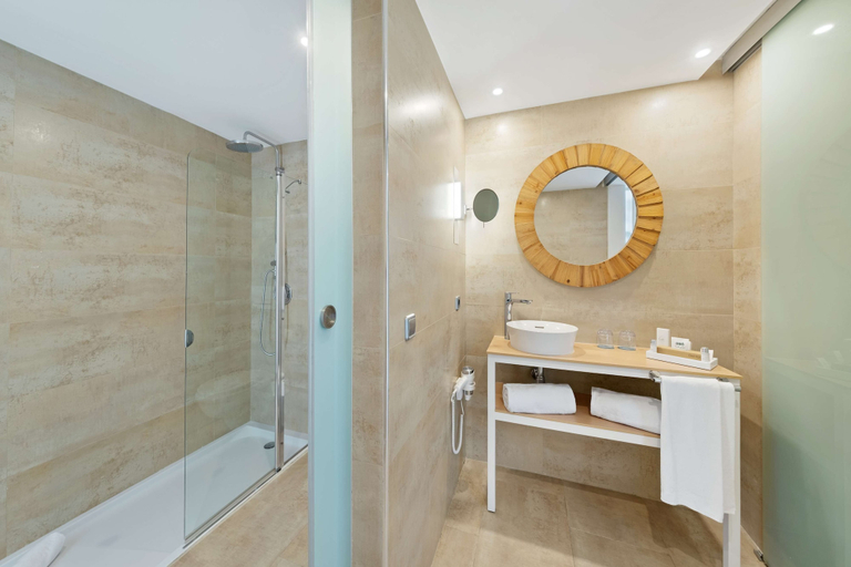 Bathroom 5, Occidental Cala Viñas, Baleares