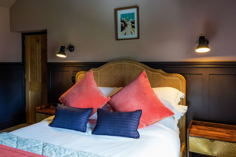 Bedroom 2, The Queen's Chew Magna, Bath and North East Somerset