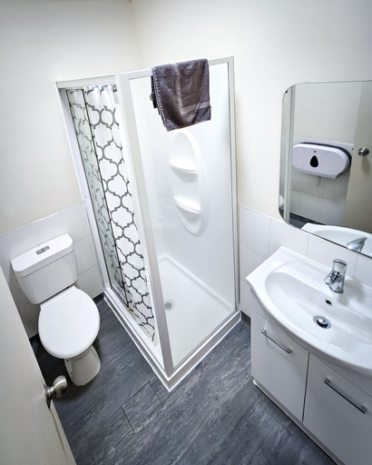 Bathroom, Choice Backpackers, Waitakere