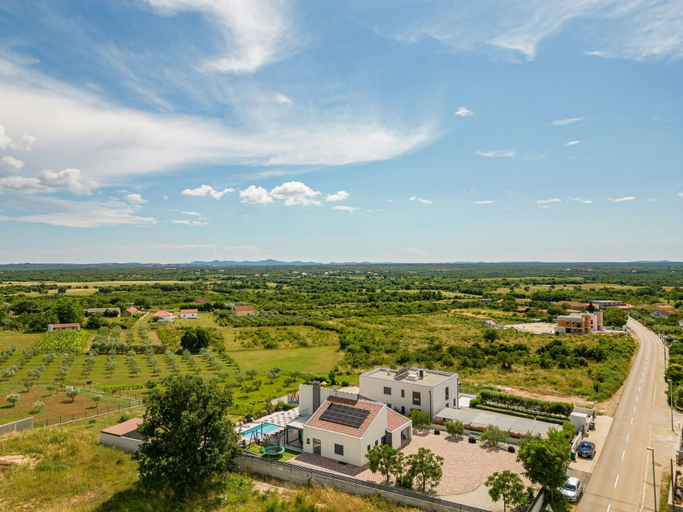 Others 4, Villa Descansa, Nin