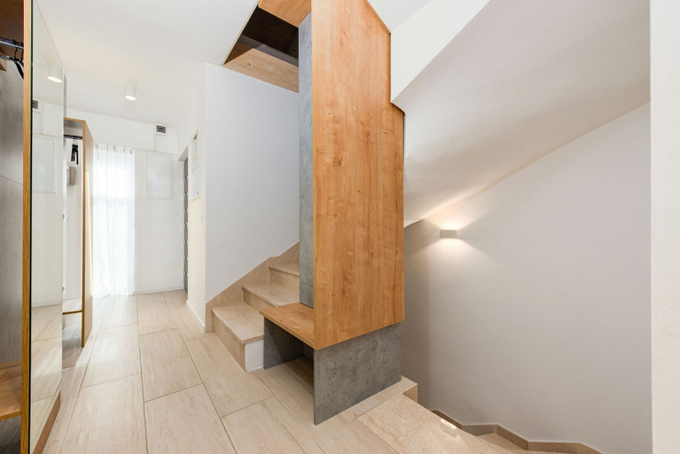 Others 5, Villa Descansa, Nin