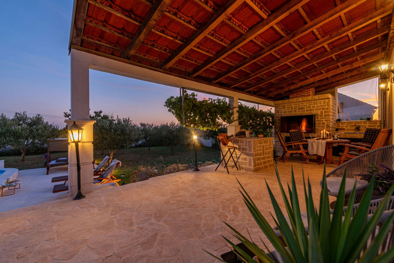 Food & Drinks 5, Villa Pan, Benkovac