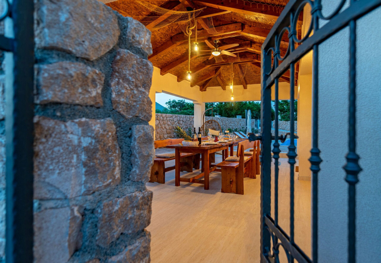 Food & Drinks, Villa Vidasovi Dvori, Novalja