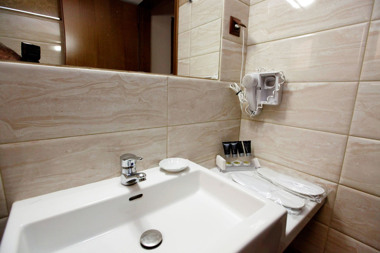 Bathroom 3, Ariadni Hotel Bungalows, East Macedonia and Thrace