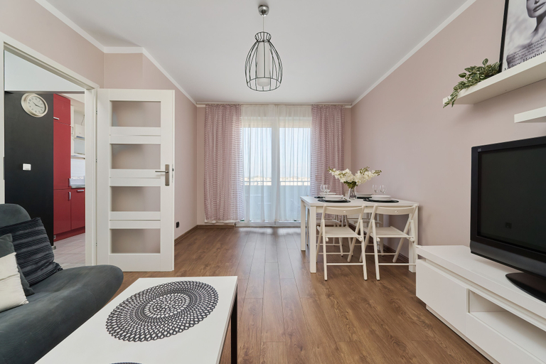 Others 5, Spacious & Colorful Apartment by Renters, Trzebnica