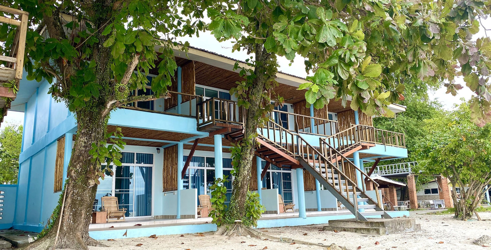 Exterior 3