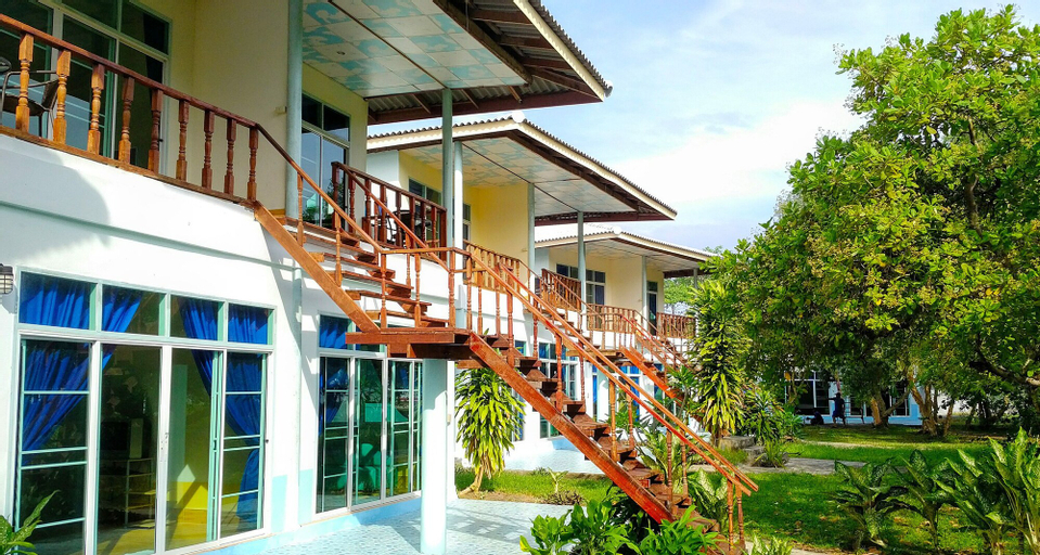 Exterior 4