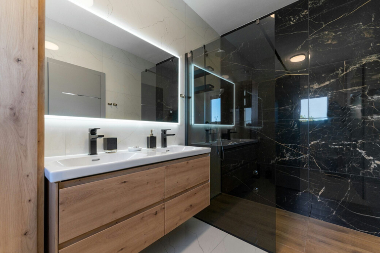 Bathroom 4, Villa Kate, Nin