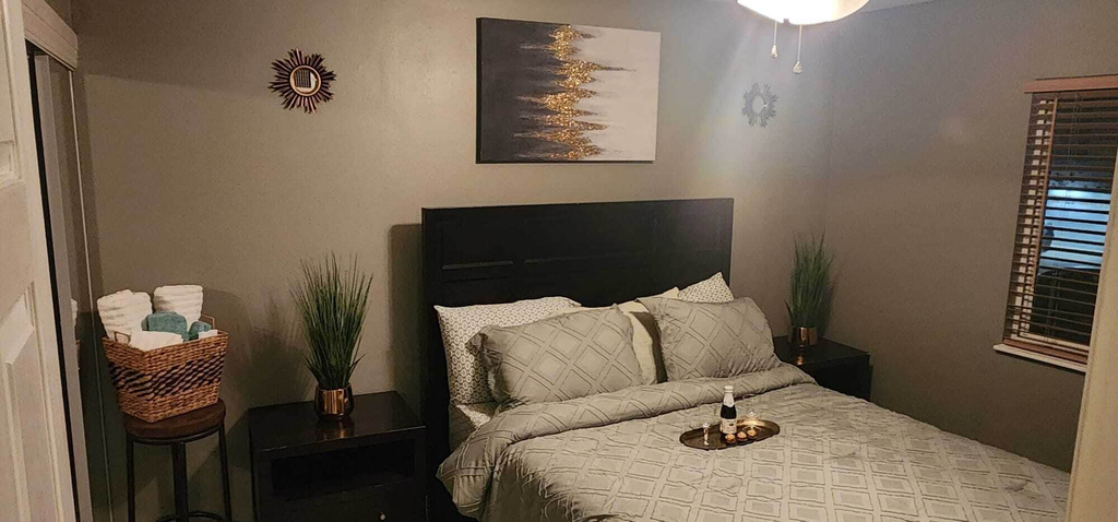 Bedroom 1, Elias GENeration, Ventura