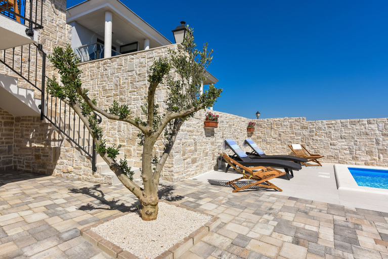 Others 4, Villa Mediteran, Privlaka