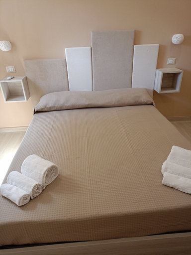 Bedroom 4, Mary's Rooms, Vibo Valentia