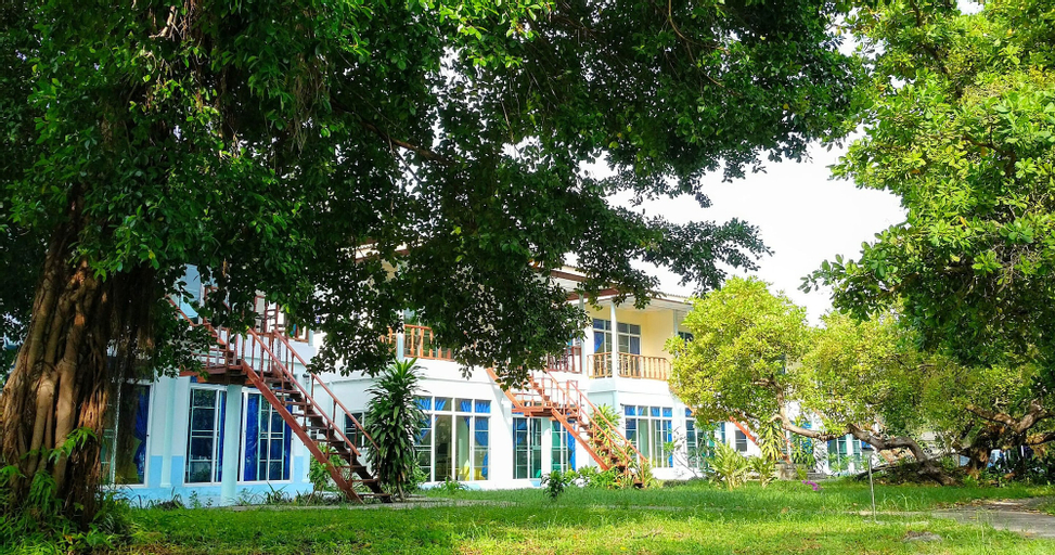 Exterior 5
