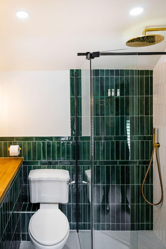 Bathroom 3, The Queen's Chew Magna, Bath and North East Somerset