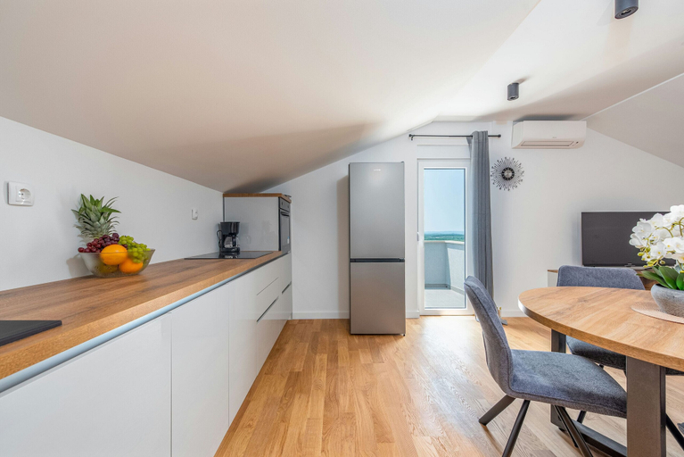 Others 5, Villa Pezer, Benkovac