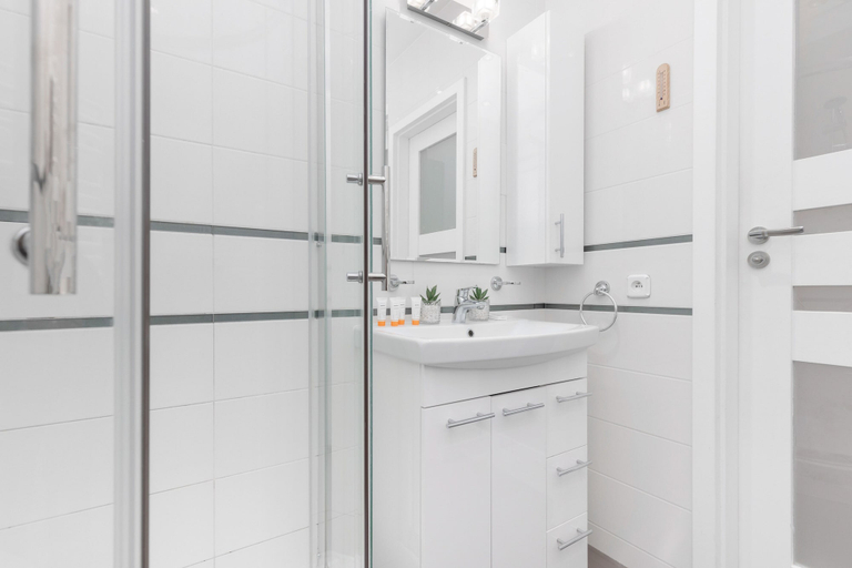 Bathroom 4, Bright Aapartment Holenderska by Renters, Warsaw