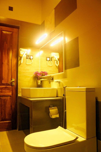 Bathroom 4, Abhaya Mandapa Hotel, N. Palatha Central