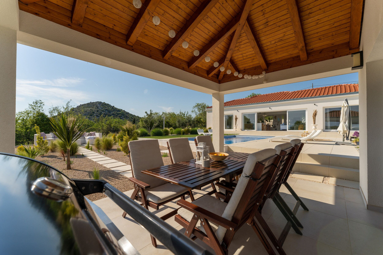 Others 5, Villa Nebesi, Benkovac