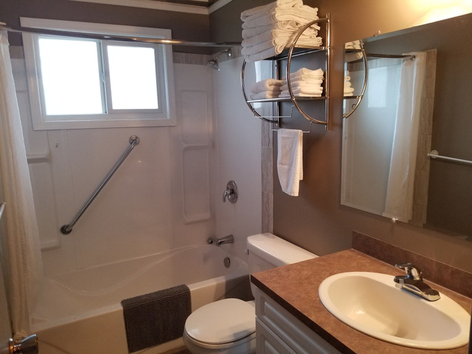 Bathroom 5, Osoyoos Lakeview Inn & Suites, Okanagan-Similkameen
